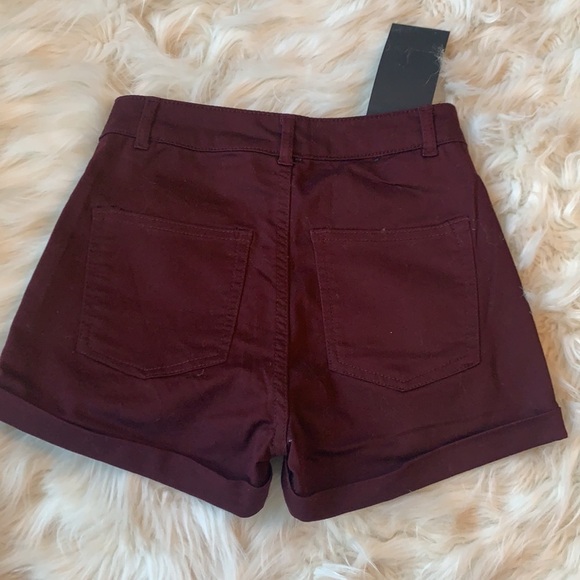 H&M Divided Burgundy Denim Jean Shorts Size 2 NWT - Picture 2 of 7